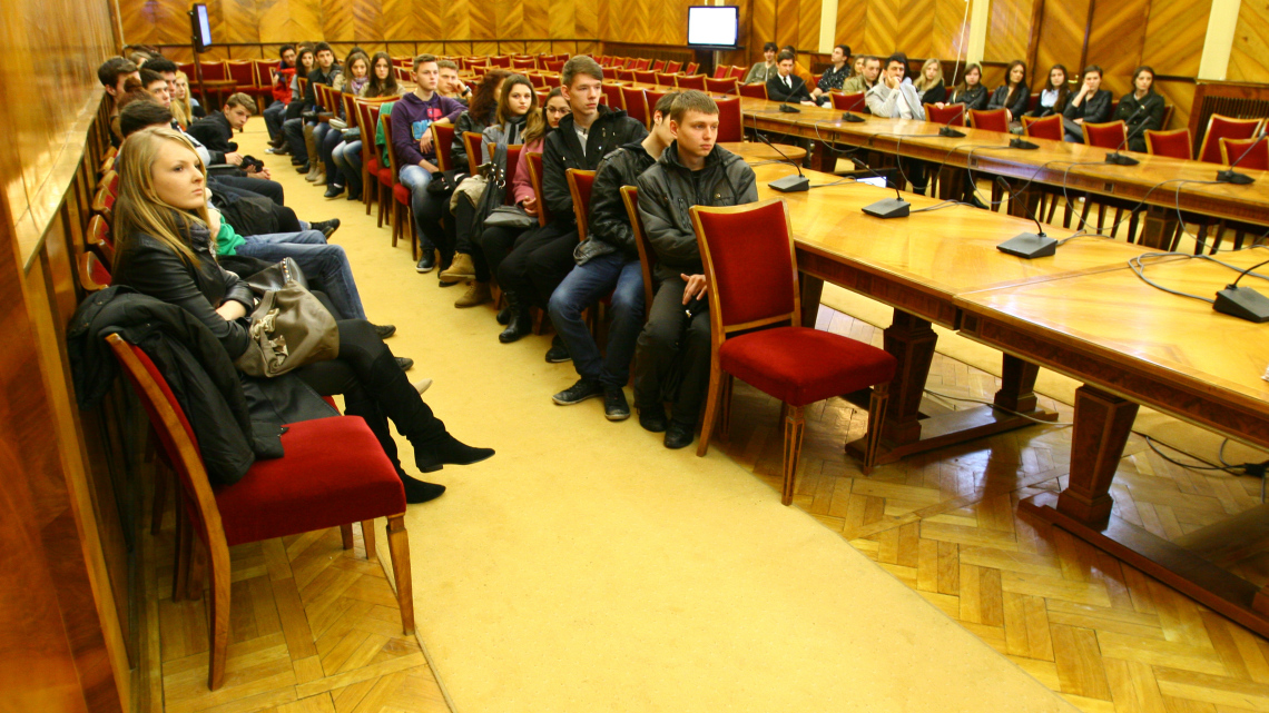 „Cuza” își alege studenții senatori