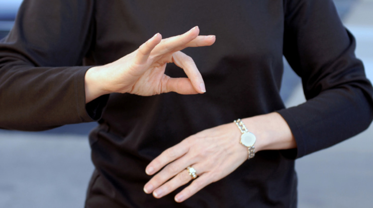 Studenții de la UMF vor învăța limbajul semnelor